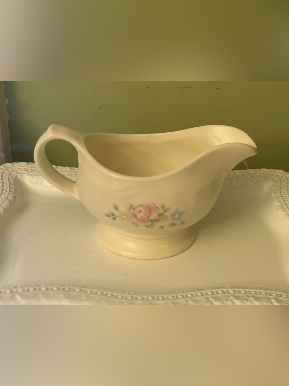 Vintage Pfaltzgraff gravy boat features the delicate "Tea Rose" pattern